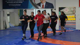 Babası erkek sporu diyerek karşı çıkmıştı: Minderin yeni kraliçesi Balkanları fethetti
