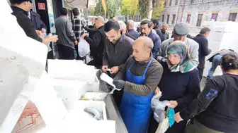 Kars'ta balık tezgahlarında palamut bereketi: 50 liralık fiyat izdihamı