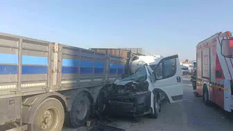 Ankara-Kırıkkale yolunda dehşet anları: Emniyet şeridindeki tıra çarptı