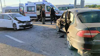 Akçadağ kavşağında sabah dehşeti: İki otomobil hurdaya döndü