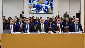Meclis'te bantlı protesto: Fon teklifi görüşülürken kayyım gerilimi