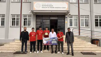 Rakiplerin pes ettiği o karmaşık devreyi tek hamlede çalıştırdılar: Sakaryalı gençlerden TEKNOFEST’te büyük zafer