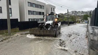 Başiskele'de sağanak mesaisi: Ekipler gece boyu teyakkuzdaydı