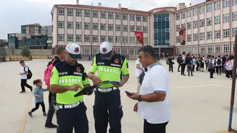 Başkentte okul önlerinde sıkı takip: 20 günde binlerce kişi mercek altına alındı