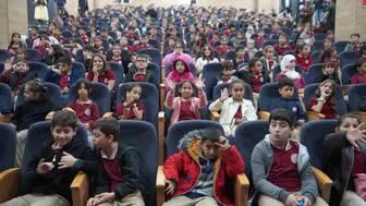 Şırnaklı minikler sahnede hem eğlendi hem de tasarrufu öğrendi
