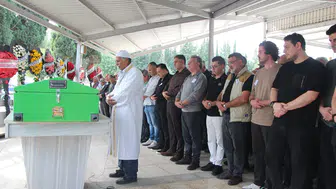 Denizden gelen acı haber: Burhaniye'nin sevilen doktoru son yolculuğuna uğurlandı
