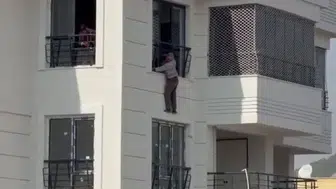Ölümle dans eden işçi yürekleri ağza getirdi: Metrelerce yüksekte tek başına