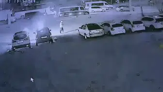 Antalya'da dehşet anları: Elinde benzin bidonuyla geldi, 6 aracı küle çevirdi