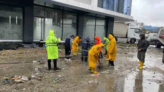 Esenyurt'ta yağmur alarmı: Ekipler su baskınlarını önlemek için seferber oldu