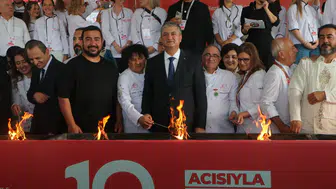 Adana'da dev mangal ateşi 10'uncu kez lezzet tutkunları için yandı
