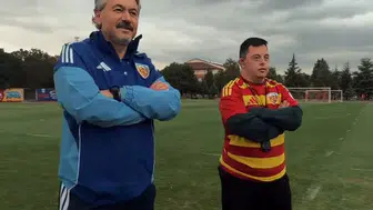 Kayserispor'un en neşeli taktik hocası sahaya indi