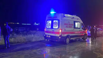 Karaman'da gece yarısı dehşeti: Yağmurun kayganlaştırdığı yolda araç takla attı