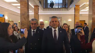 Meclis çatısı altında dikkat çeken protesto: Özgür Özel neden salonu terk etti?