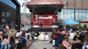 Kitap Fuarında Dijital Rekabet: Telefonu Olan Yarışmaya Koşuyor