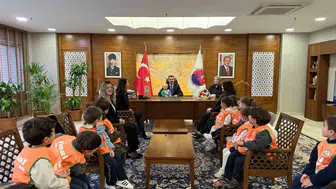 Miniklerin belediye turu: Başkan Çetinkaya makamını onlara açtı