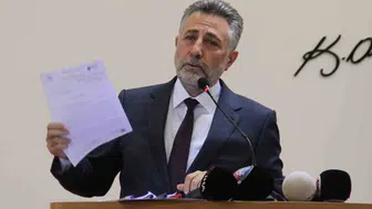 Bayraklı'da rüşvet operasyonu: Eski başkan ve oğlu parmaklıklar ardında