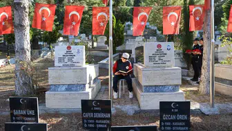 Okullarına adını veren kahramanı kabri başında tanıdılar