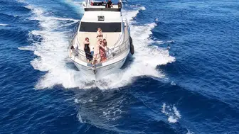 Alanya açıklarında turistlere unutulmaz sürpriz: Yunusların dansı havadan görüntülendi