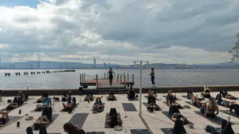 İzmir'in yeni kıyısında pilates rüzgarı: Sosyal yaşamın merkezi haline geliyor