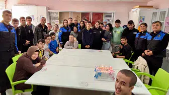 Amasya'da üniformalı kahramanlardan unutulmaz jest: 15 öğrenciye çifte bayram