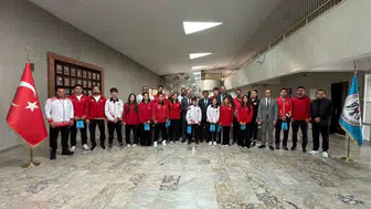 Erzincan'ın gurur tablosu: Şampiyon sporcular belediyede ağırlandı