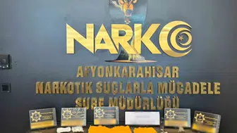 Afyonkarahisar'da zehir tacirine suçüstü: Servet değerinde nakit para ve uyuşturucuyla yakalandı