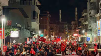 Sarıgöl sokakları kırmızı beyaza büründü: Cumhuriyetin 103. yılı dev bir kortejle kutlandı