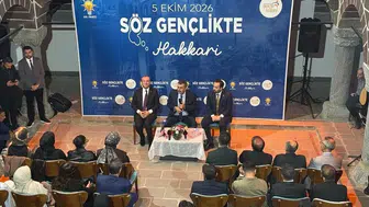 Bakan Tekin'in Hakkari mesaisi: Tarihi medresede gençlerle türkü dolu anlar