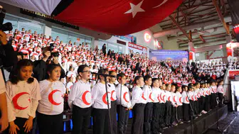 Kahramanmaraş'ta bin 300 genç ses tek bir yürek oldu: Cumhuriyetin coşkusu salonu inletti