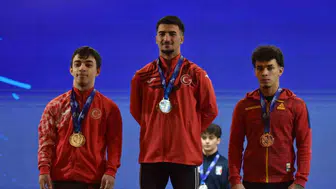 Podyumun zirvesine ambargo koydular: BARÜ'lü haltercilerden Avrupa'da tarihi zafer