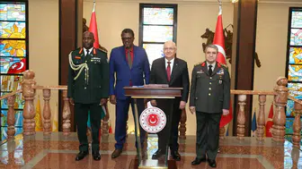 Ankara'da kritik savunma diplomasisi: Gambiyalı mevkidaş için resmi karşılama