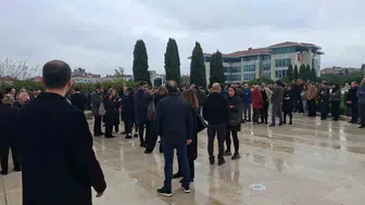 Evlat acısına dayanamayan Cem Akaş, oğlunun yanına defnedildi