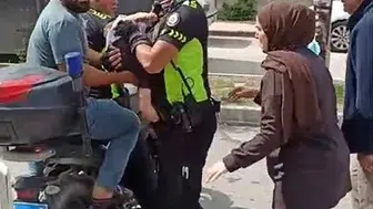 Saniyelerle yarışan trafik polisi minik bebeği hayata bağladı