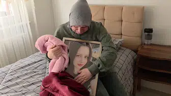 Gökçe'nin son giydiği kazağı koklayarak teselli arıyor: Ayrılmak istediği için canından oldu