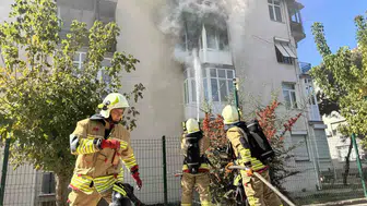 Edirne'de korku dolu anlar: Apartman dairesi alevlere teslim oldu