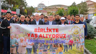 Bayburt sokaklarında kuşaklar buluştu: Yaş almanın en keyifli hali