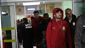 Sarı-kırmızılılar Konya semalarında: Havalimanında büyük coşku