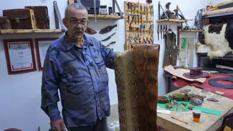 İzmir'in deri ustası Mehdi Vudine: Fabrikasyon üretime inat, el emeğiyle zamana meydan okuyor