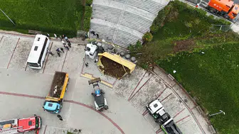 Hasdal'da dehşet anları: Kontrolden çıkan hafriyat kamyonu otoparka uçtu