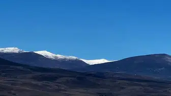 Kars'ta mevsimin dengesi değişti: Zirvelere düşen ilk kar kışın ayak seslerini getirdi
