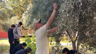 Mersin'de okul bahçesinden çıkan bereket ihtiyaç sahibi öğrencilere umut oldu