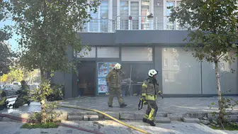 Büyükçekmece'de korku dolu anlar: Market deposu alevlere teslim oldu