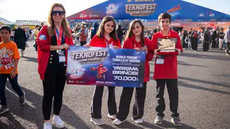 Denizli'nin genç mucitleri TEKNOFEST'e damga vurdu: Şampiyonluk kupasını Erdoğan'dan aldılar
