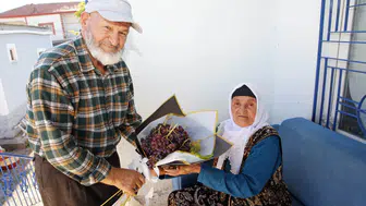 Aksaray'da yarım asrı deviren aşkın sırrı: Çiçek yerine bağından gelen en doğal hediye