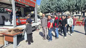 Hisarcık'ta hastane bahçesinde dev ikram: 3 bin kişiye ulaştılar