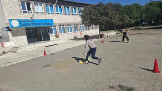 Dijital ekranlardan uzaklaşan çocuklar geleneksel oyunlarla yeniden sosyalleşiyor