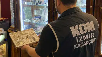 Konak'ta tarihi eser baskını: İş yerinden çıkanlar şaşkına çevirdi