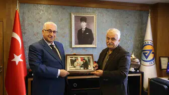 Geçmişin izleri Avrasya Üniversitesi'nde buluştu: Duygusal hediye dikkat çekti