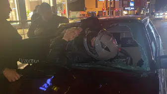 Düzce'de akıllara durgunluk veren kaza: Çarpmanın şiddetiyle otomobilin içine uçtu