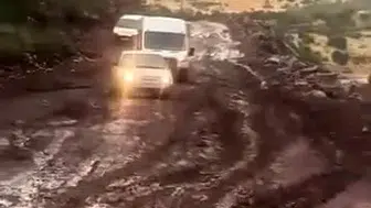 Pervari'de doğa ulaşımı kilitledi: Çamur deryasına dönen yollar sürücüleri çaresiz bıraktı